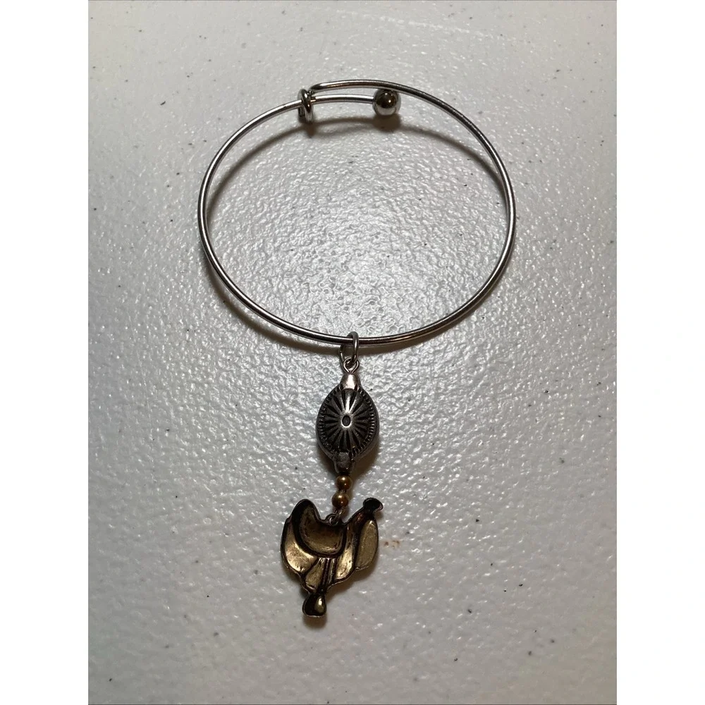 VINTAGE Southwestern BRACELET‎ CHARM ORNATE WESTERN SADDLE Adjustable
